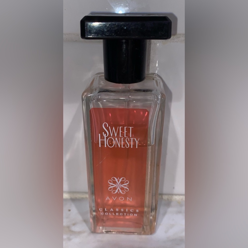 Vintage Avon sweet honesty perfume for women! Half full